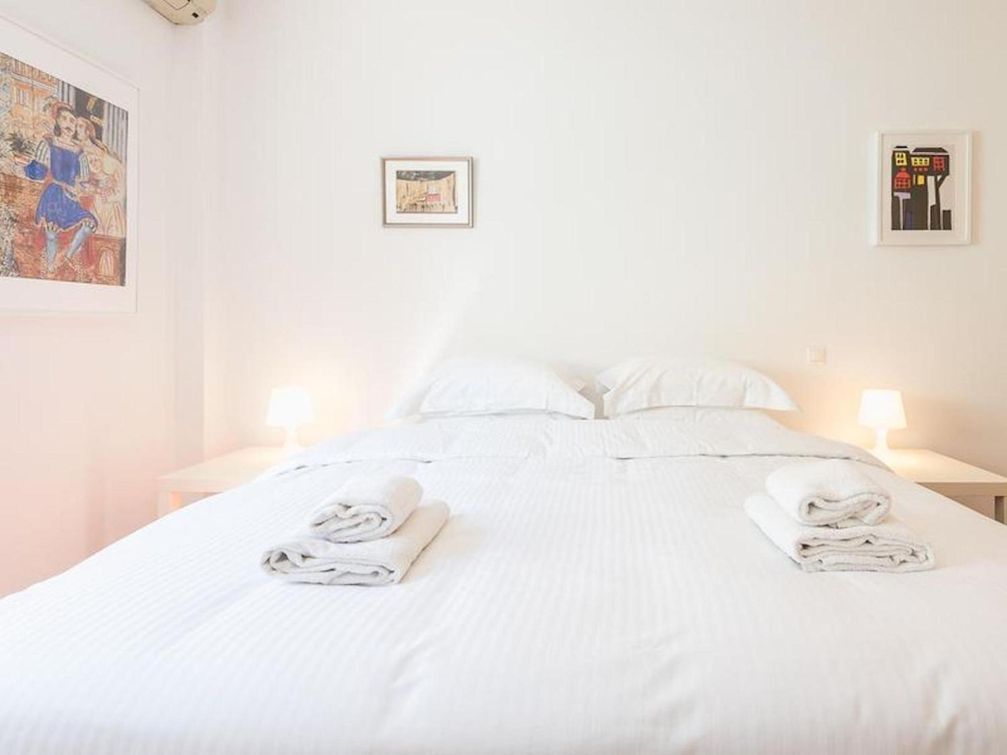 Adelos Group Stay In Elliniko เอเธนส์ ภายนอก รูปภาพ